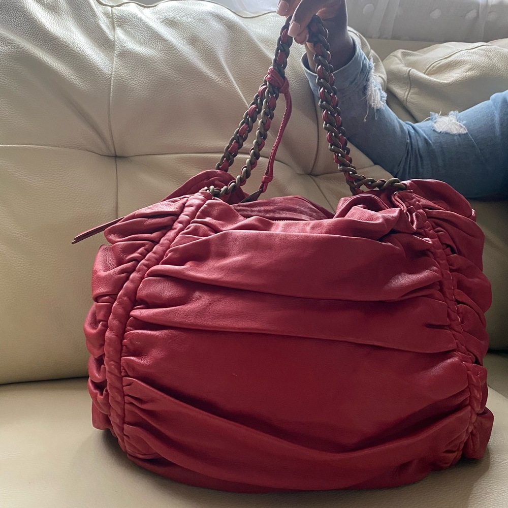 Elie Tahari red handbag super cute!